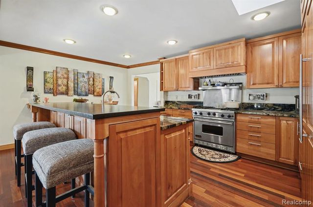 6622 Houghten Drive, Troy, MI 48098