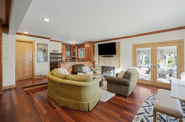 6622 Houghten Drive, Troy, MI 48098