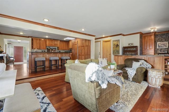 6622 Houghten Drive, Troy, MI 48098