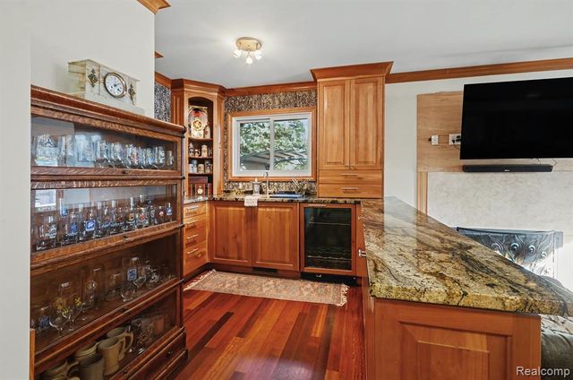 6622 Houghten Drive, Troy, MI 48098