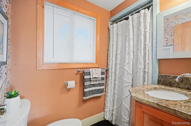 6622 Houghten Drive, Troy, MI 48098