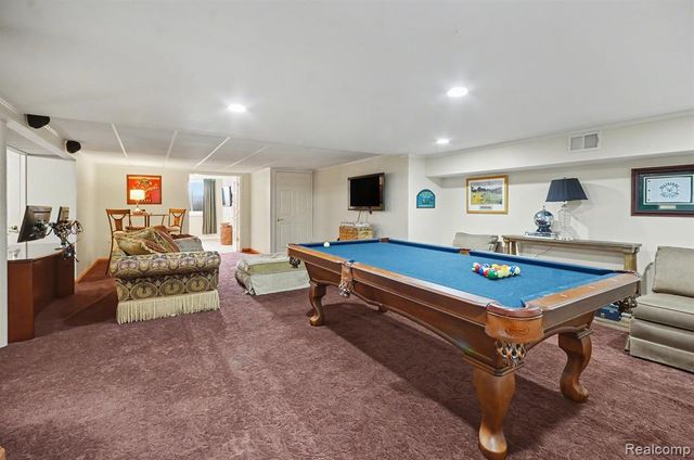 6622 Houghten Drive, Troy, MI 48098