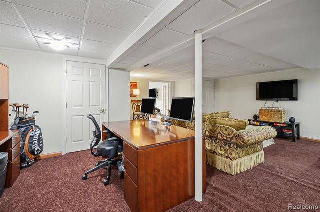 6622 Houghten Drive, Troy, MI 48098