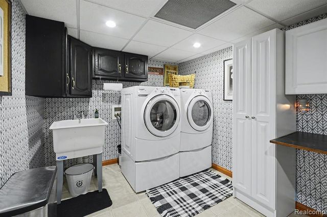 6622 Houghten Drive, Troy, MI 48098