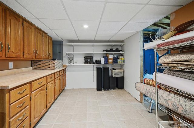 6622 Houghten Drive, Troy, MI 48098