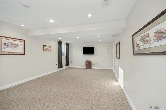 6622 Houghten Drive, Troy, MI 48098