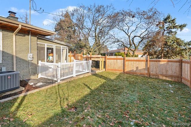 6622 Houghten Drive, Troy, MI 48098