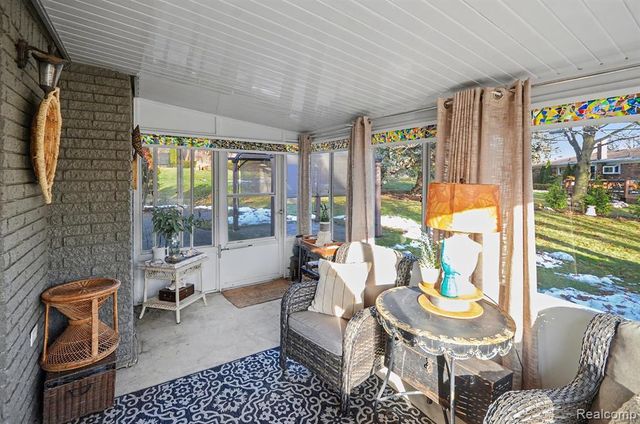 6622 Houghten Drive, Troy, MI 48098