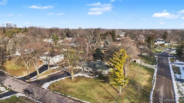 6622 Houghten Drive, Troy, MI 48098