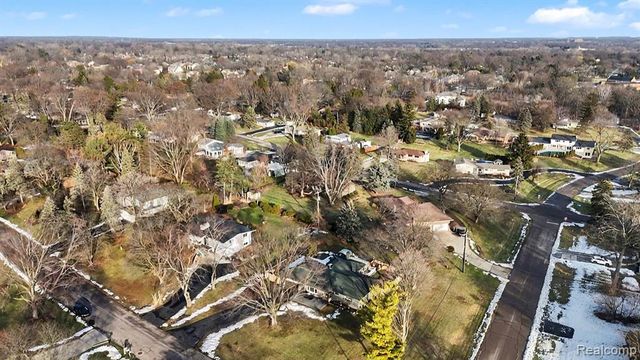 6622 Houghten Drive, Troy, MI 48098