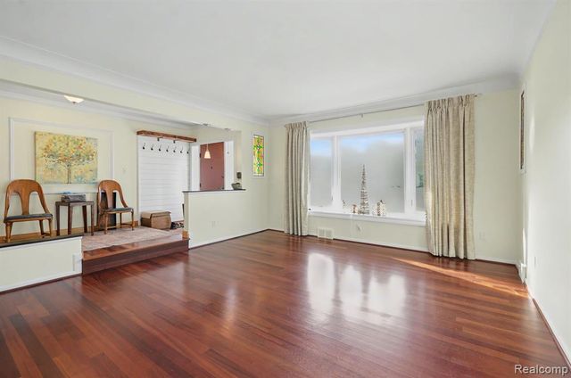 6622 Houghten Drive, Troy, MI 48098