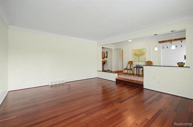 6622 Houghten Drive, Troy, MI 48098