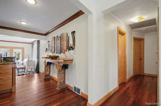 6622 Houghten Drive, Troy, MI 48098