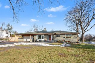 6622 Houghten Drive, Troy, MI 48098
