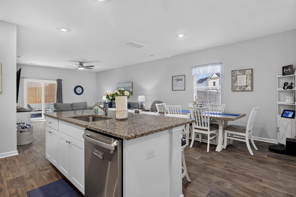 Image 11 of property listing at 501 Frutchey Court, Summerville, SC 29486