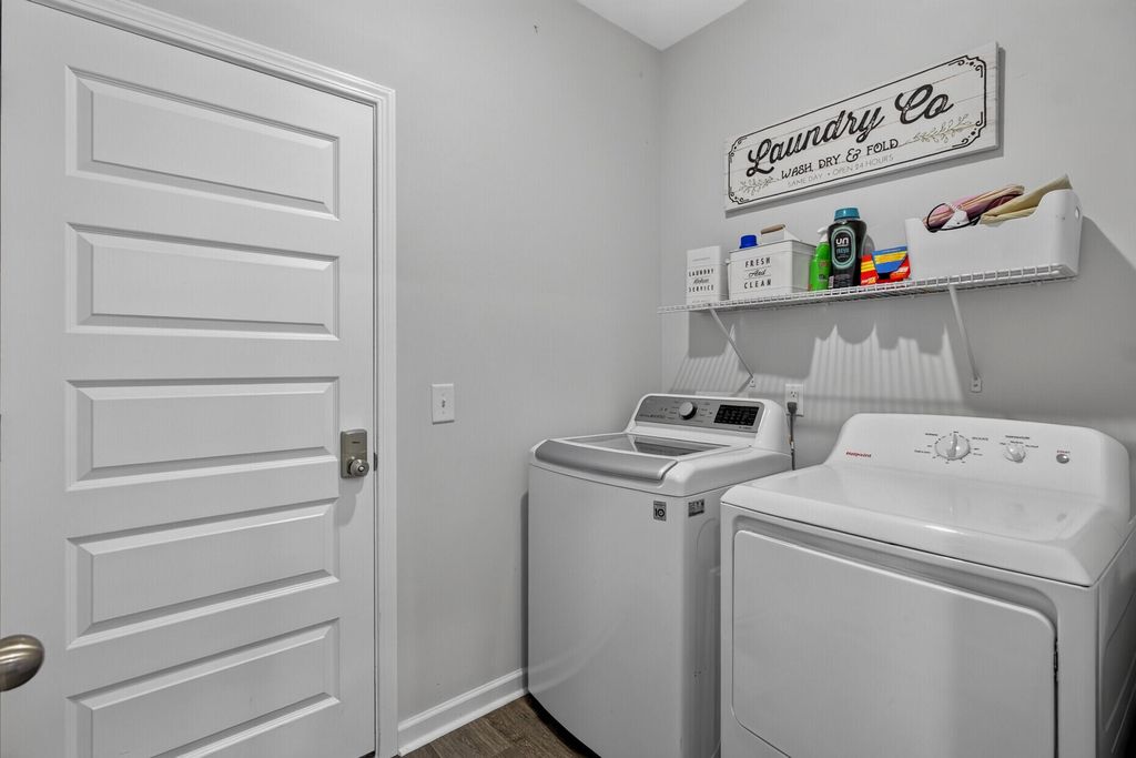 Image 16 of property listing at 501 Frutchey Court, Summerville, SC 29486
