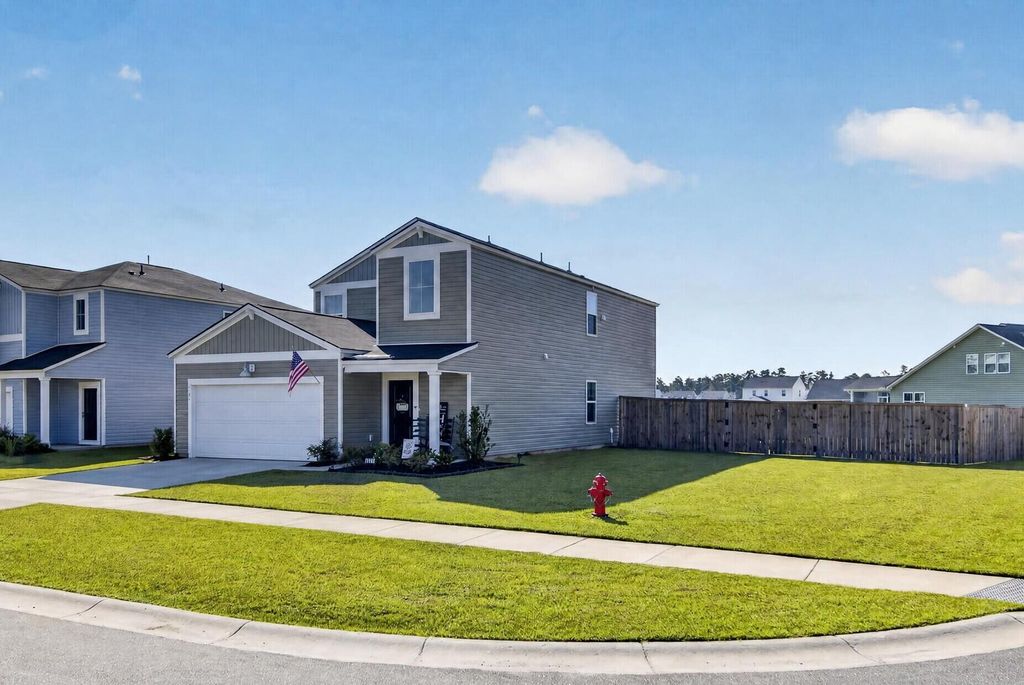 Image 2 of property listing at 501 Frutchey Court, Summerville, SC 29486