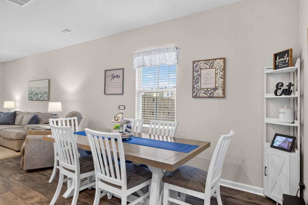 Image 7 of property listing at 501 Frutchey Court, Summerville, SC 29486
