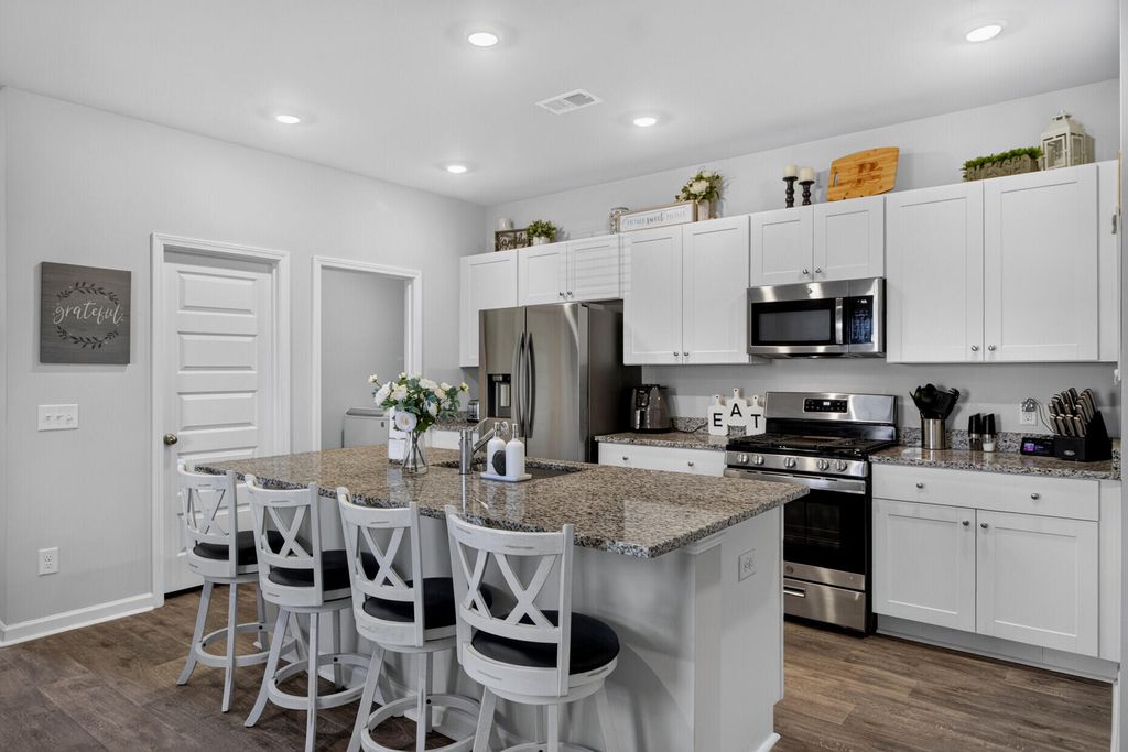 Image 9 of property listing at 501 Frutchey Court, Summerville, SC 29486
