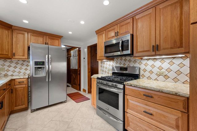 2407 Melrose AVENUE, Waukegan, IL 60085