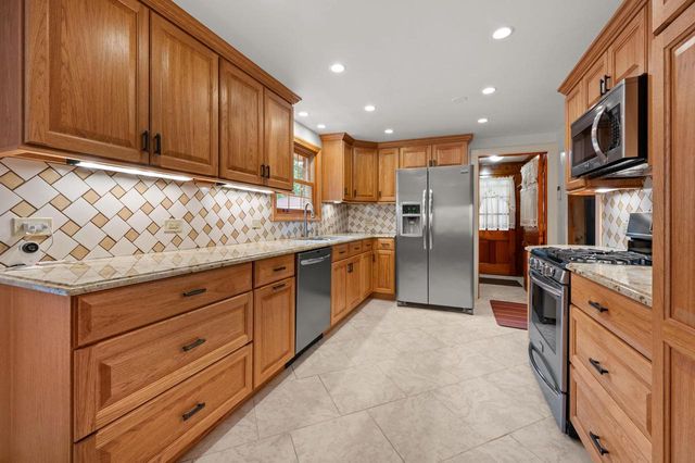 2407 Melrose AVENUE, Waukegan, IL 60085