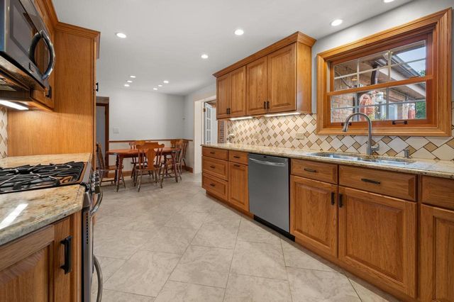 2407 Melrose AVENUE, Waukegan, IL 60085