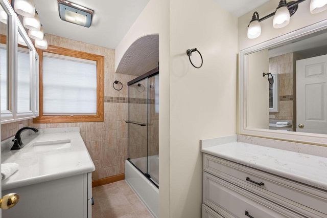 2407 Melrose AVENUE, Waukegan, IL 60085