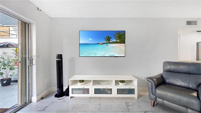 6195 W 18th Ave G101, Hialeah, FL 33012