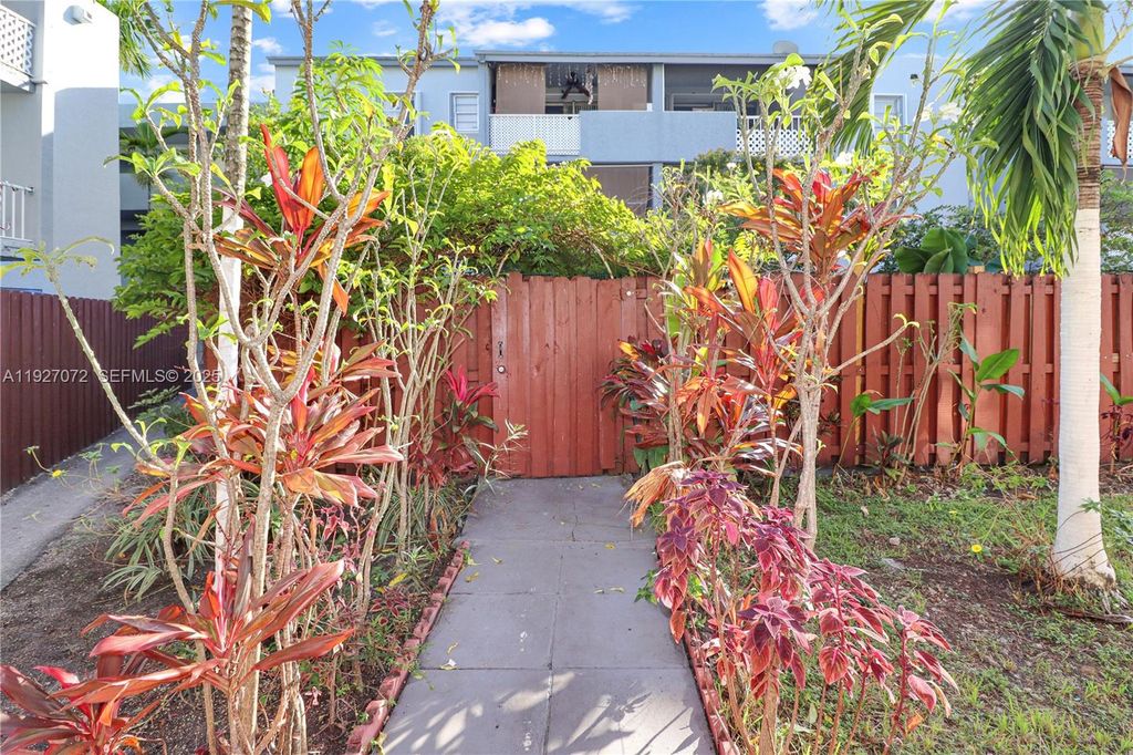 6195 W 18th Ave G101, Hialeah, FL 33012