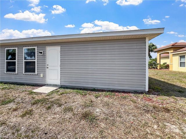 18321 Gibraltar LN, Lehigh Acres, FL 33936