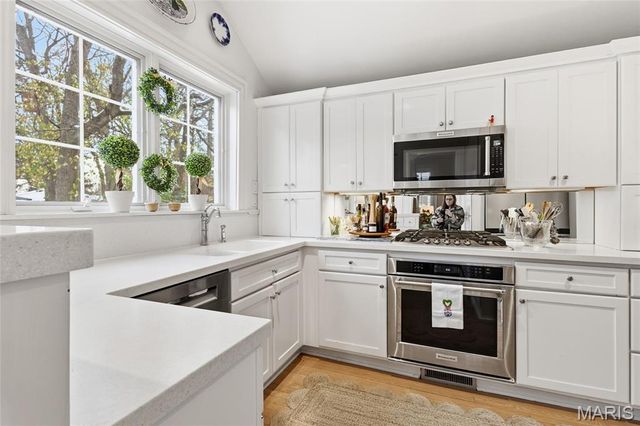 19 Ponca Trail, Kirkwood, MO 63122