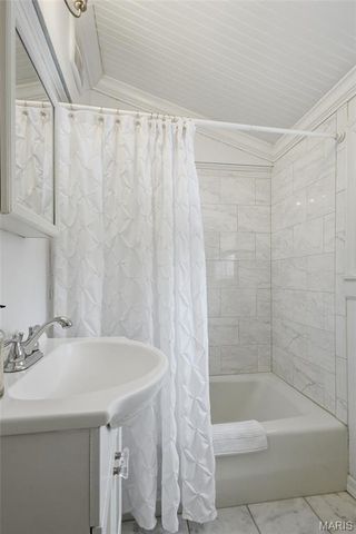 19 Ponca Trail, Kirkwood, MO 63122