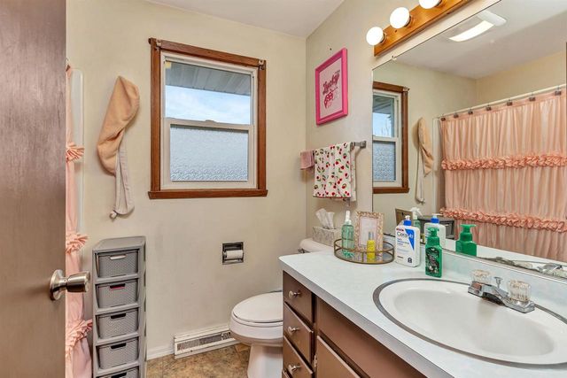 932 VINE AVENUE, Oshkosh, WI 54901