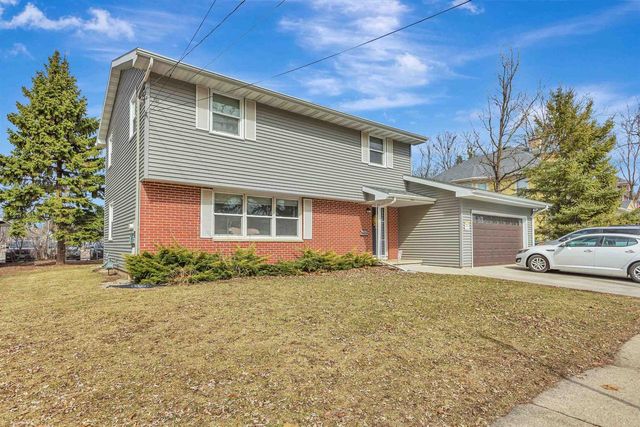 932 VINE AVENUE, Oshkosh, WI 54901