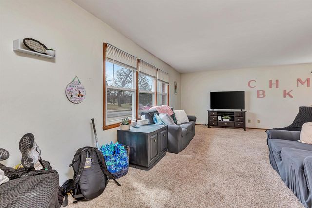 932 VINE AVENUE, Oshkosh, WI 54901