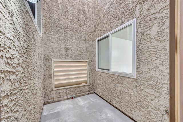 8112 Leger Drive, Las Vegas, NV 89145