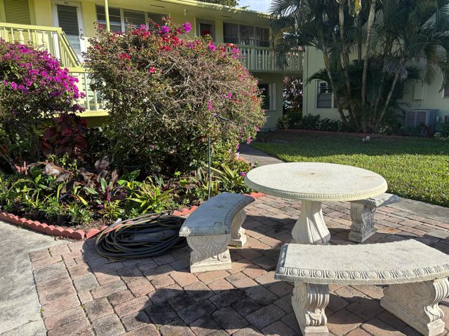 31 Sheffield B, West Palm Beach, FL 33417