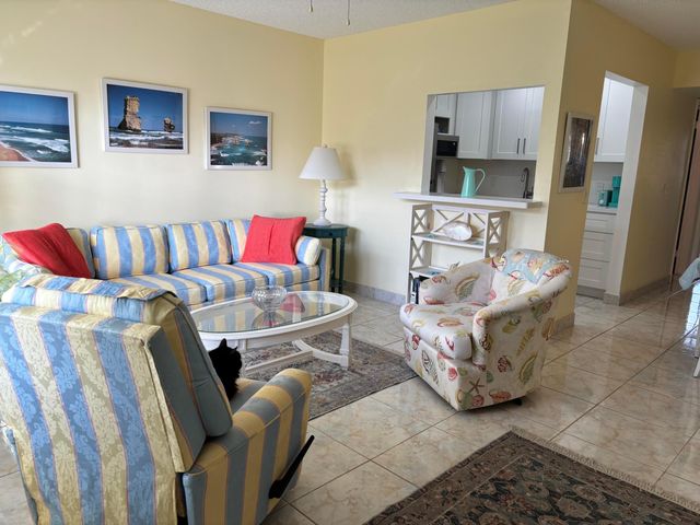 31 Sheffield B, West Palm Beach, FL 33417