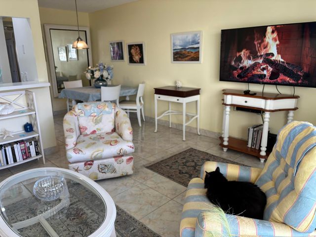 31 Sheffield B, West Palm Beach, FL 33417