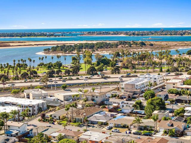 1426 Morenci St, San Diego, CA 92110