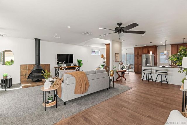 1426 Morenci St, San Diego, CA 92110