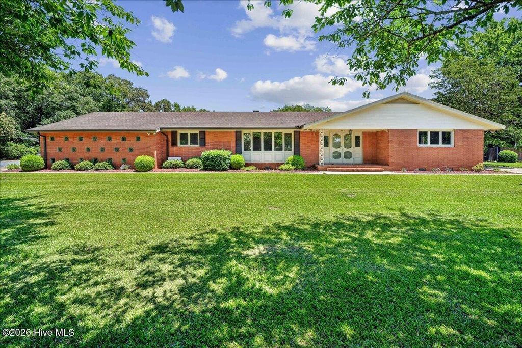 704 E Forest Hill Drive, Goldsboro, NC 27534