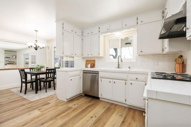 1711 E Stuart Avenue, Fresno, CA 93710