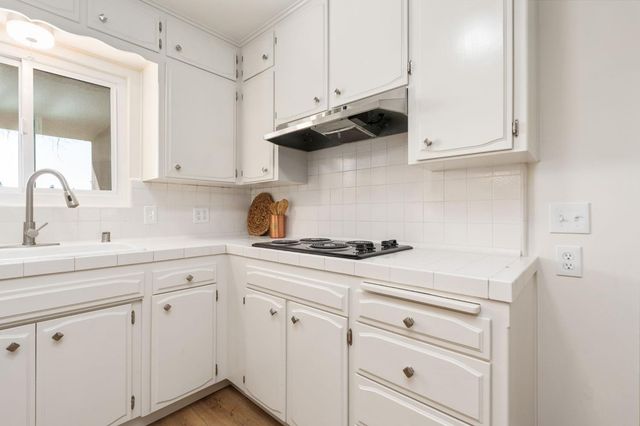 1711 E Stuart Avenue, Fresno, CA 93710