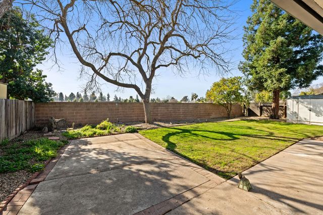 1711 E Stuart Avenue, Fresno, CA 93710