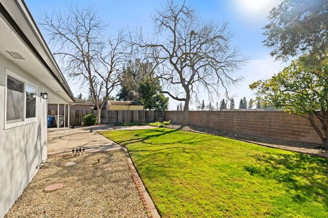 1711 E Stuart Avenue, Fresno, CA 93710