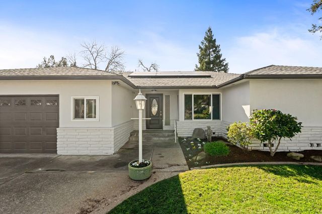 1711 E Stuart Avenue, Fresno, CA 93710