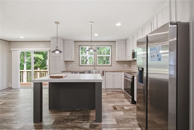 825 Trailwinds Drive, Westminster, SC 29693