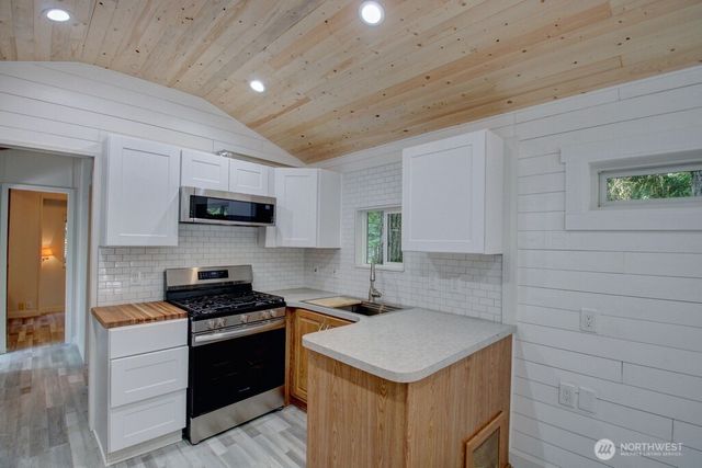 92 Riverside Drive, Deming, WA 98244