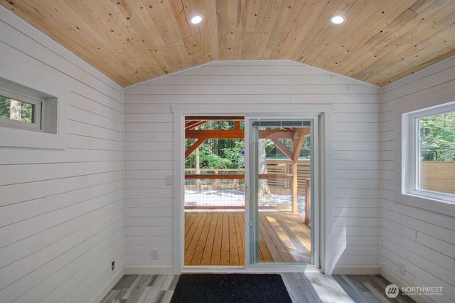 92 Riverside Drive, Deming, WA 98244